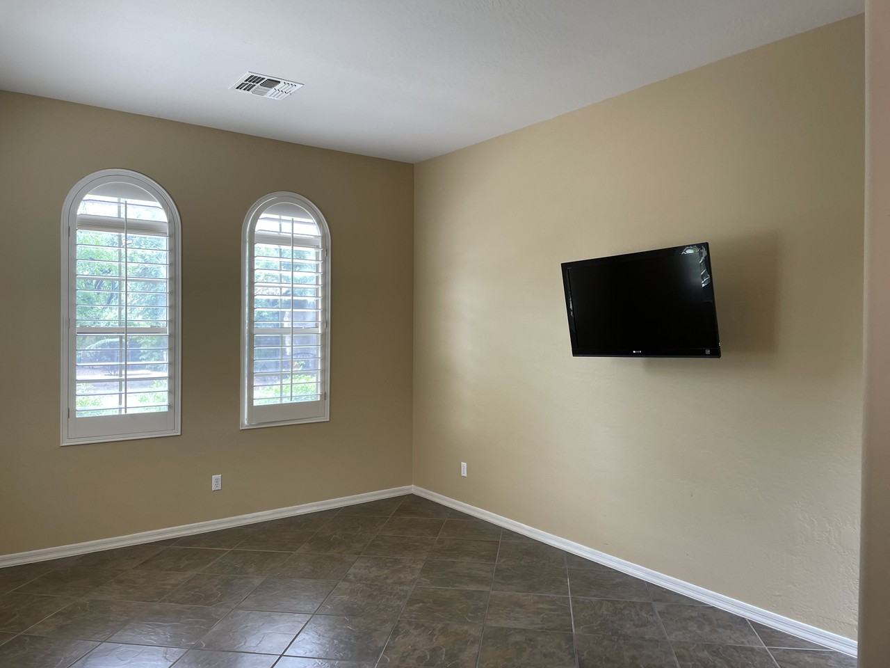 3832 E Daley Ln - Photo 3 of 30