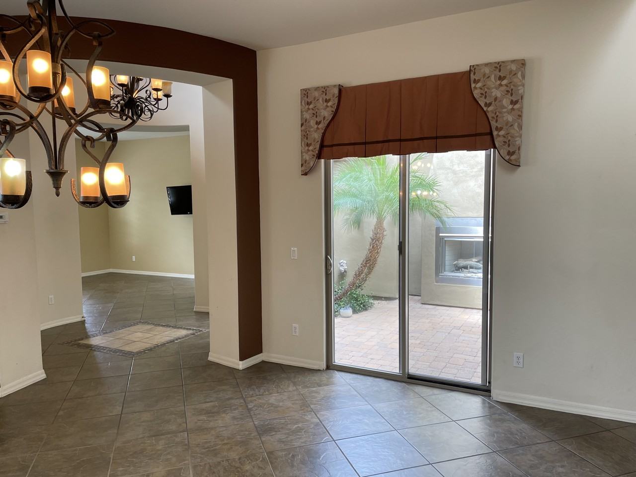 3832 E Daley Ln - Photo 6 of 30