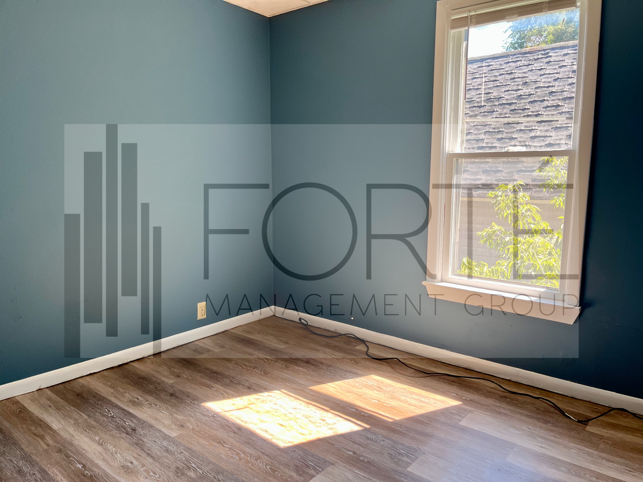 565 Mill St - Photo 2 of 6