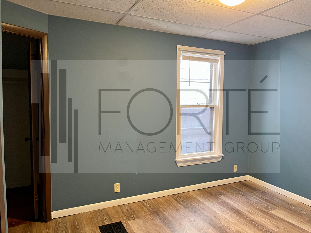 565 Mill St - Photo 3 of 6