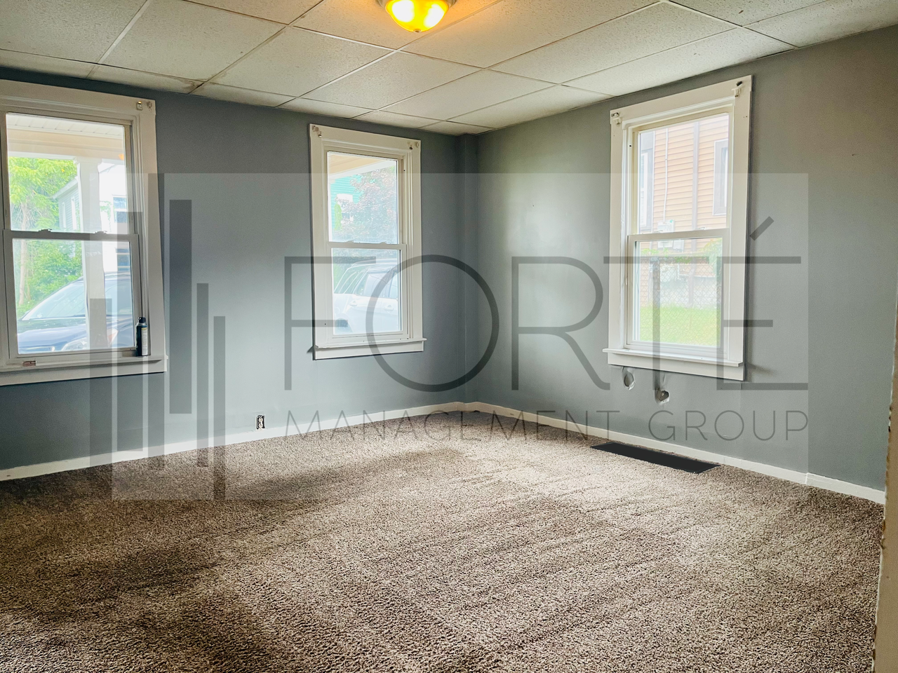 537 Stone St - Photo 2 of 6