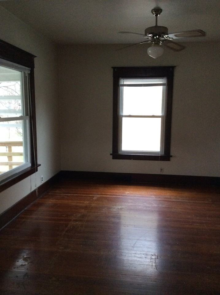 1237 Peach St - Photo 3 of 14