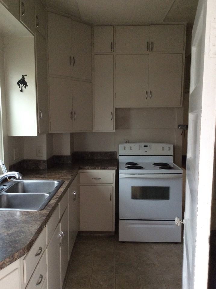 1237 Peach St - Photo 5 of 14