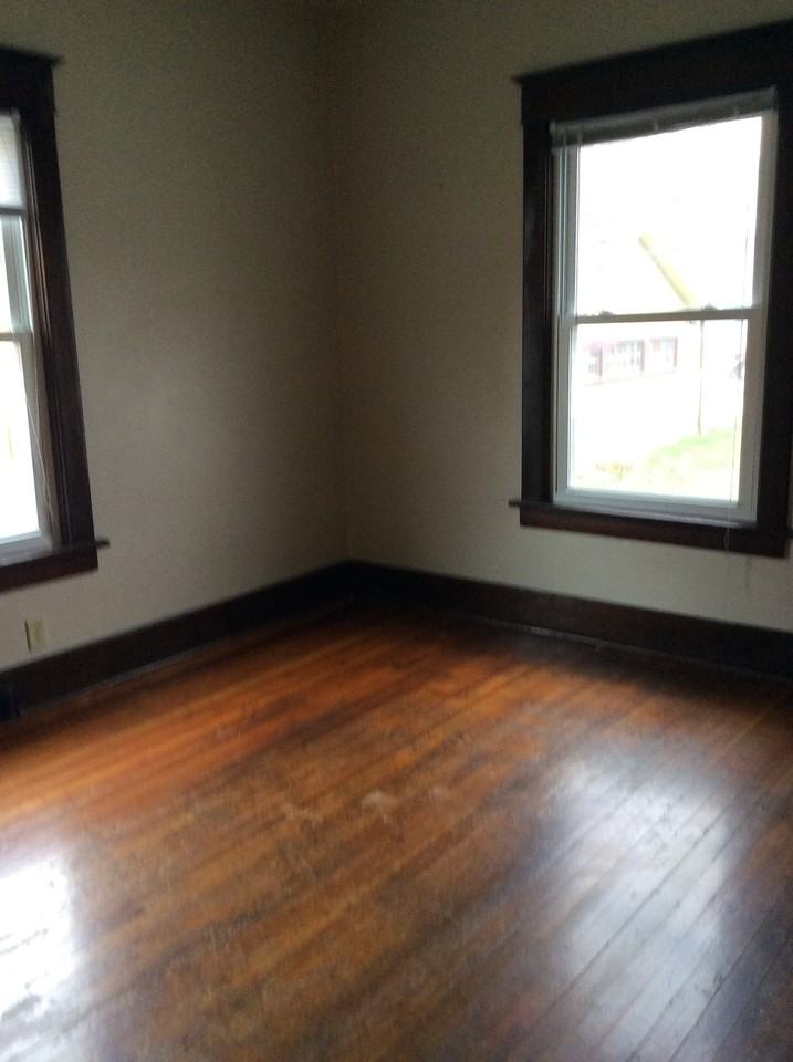 1237 Peach St - Photo 7 of 14