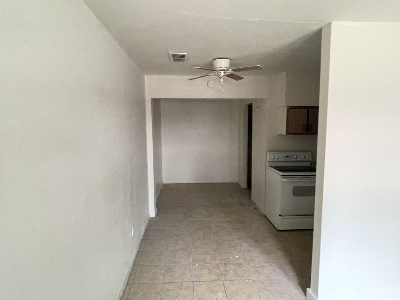 1824 Augusta Dr - Photo 2 of 10