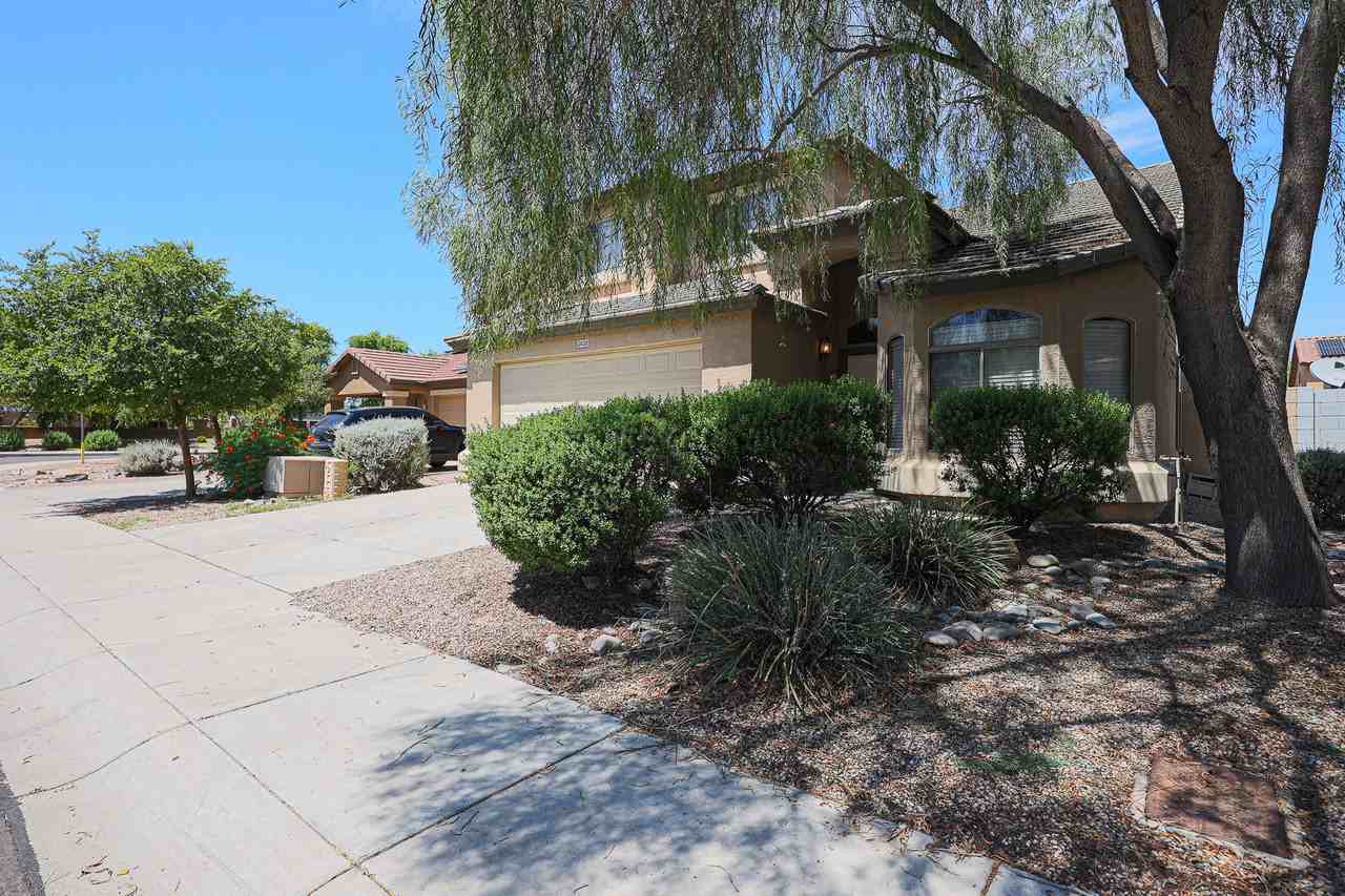 12438 W Rancho Dr - Photo 3 of 36