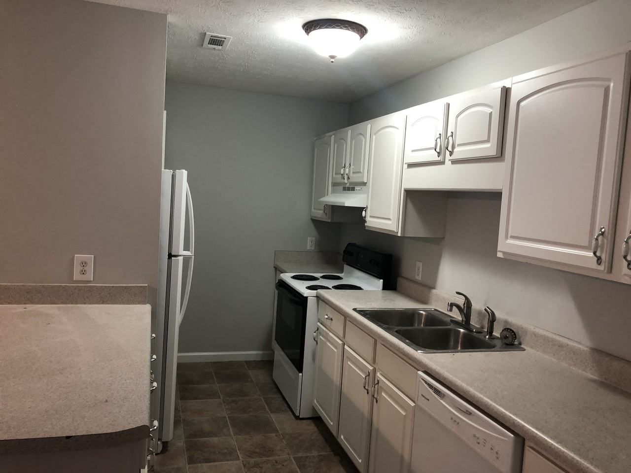 1360 Maddux Ave - Photo 3 of 8