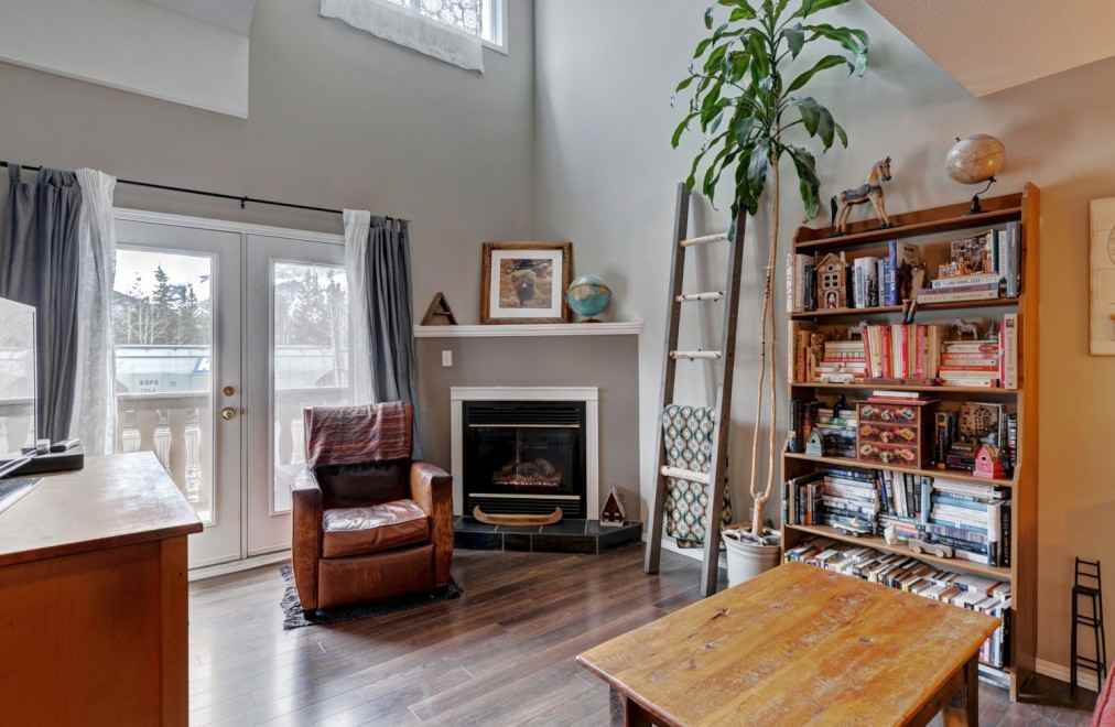 512 Bow Valley Trail - Photo 3 of 10