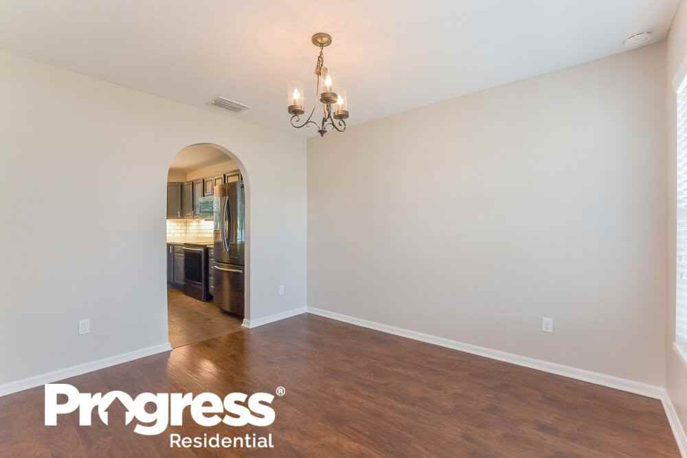 7545 Sloewood Dr - Photo 3 of 17