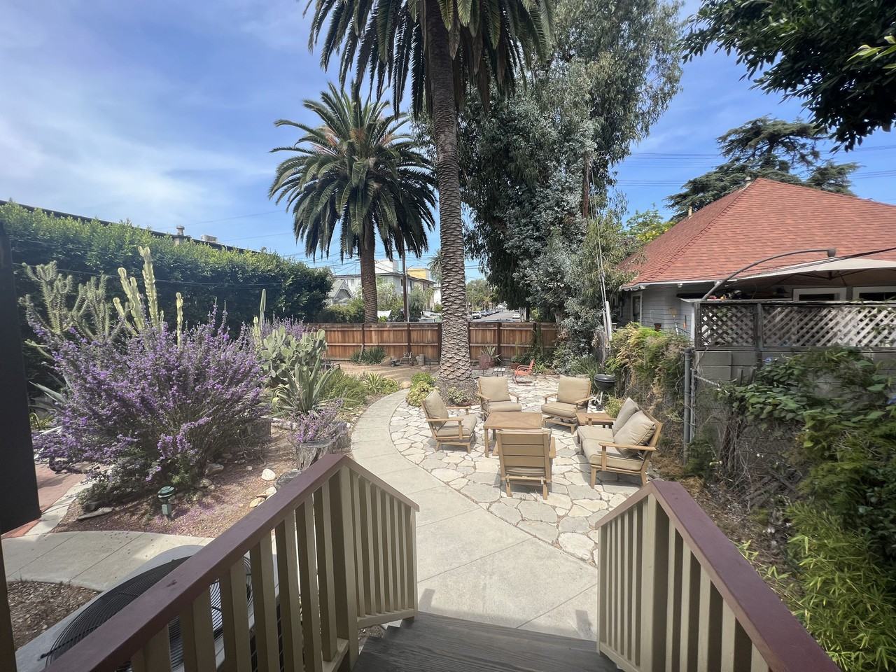 2325 Portland St - Photo 3 of 6