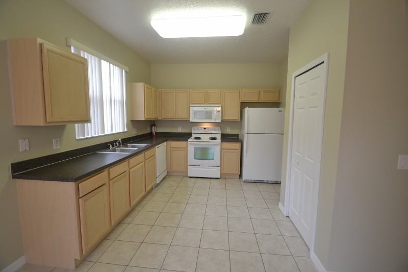 653 Orista Dr - Photo 2 of 9