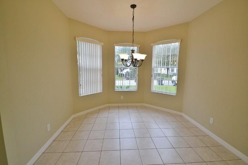 653 Orista Dr - Photo 3 of 9