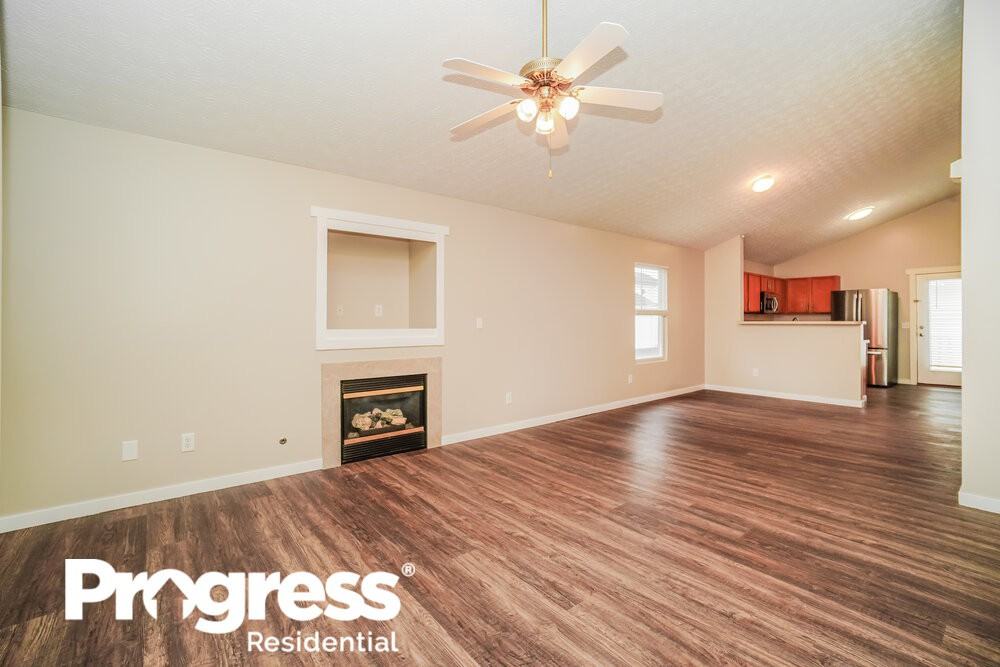 185 Bartlett St - Photo 3 of 16