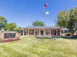 featured image of 262 W Washington Center Rd