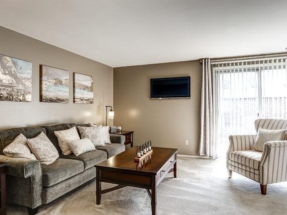 262 W Washington Center Rd - Photo 4 of 22