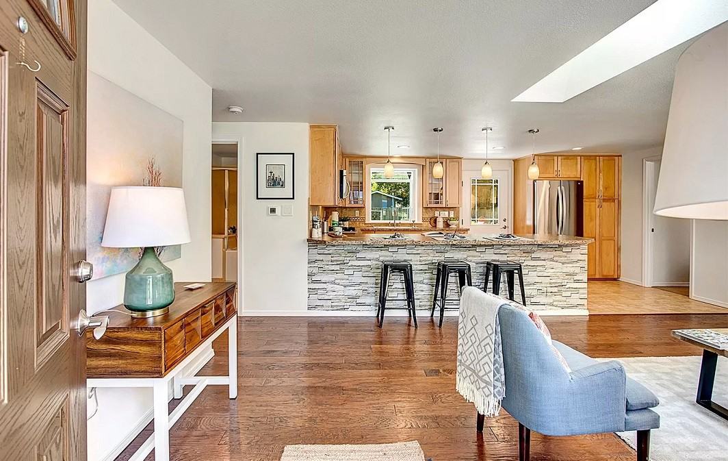 18322 9th Ave Ne #1 - Photo 5 of 30