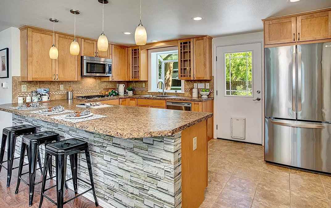 18322 9th Ave Ne #1 - Photo 7 of 30