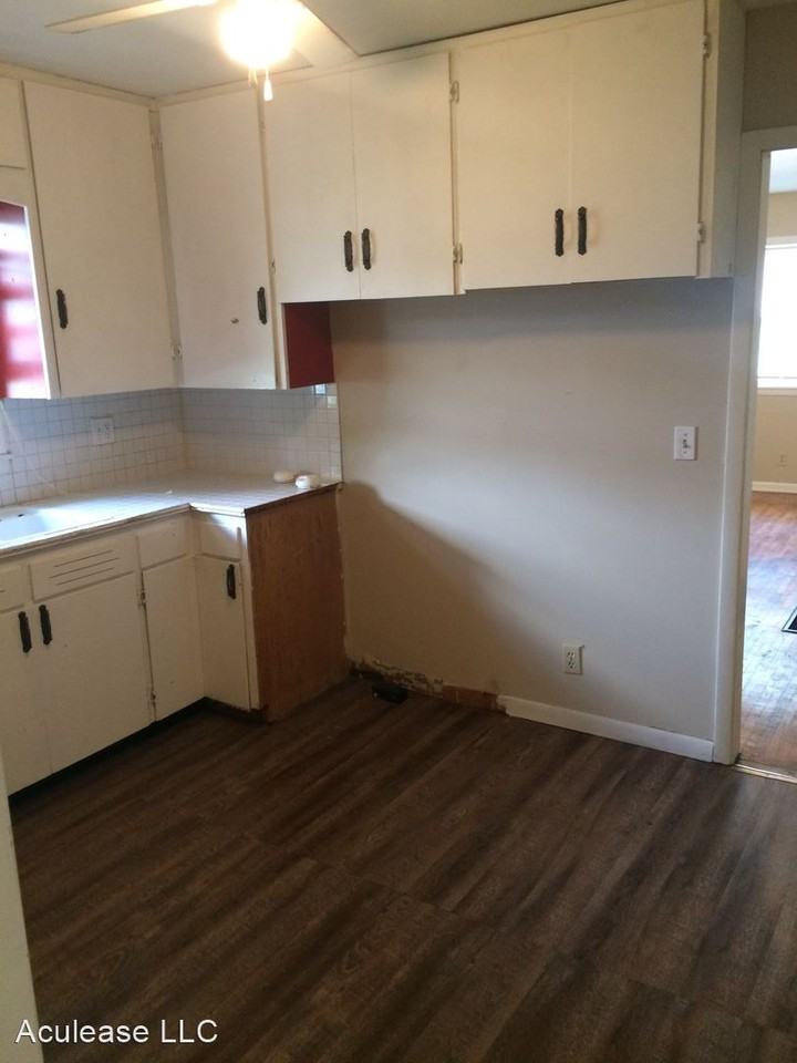 311 S Edwards Ave - Photo 2 of 9