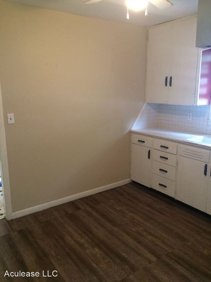 311 S Edwards Ave - Photo 3 of 9