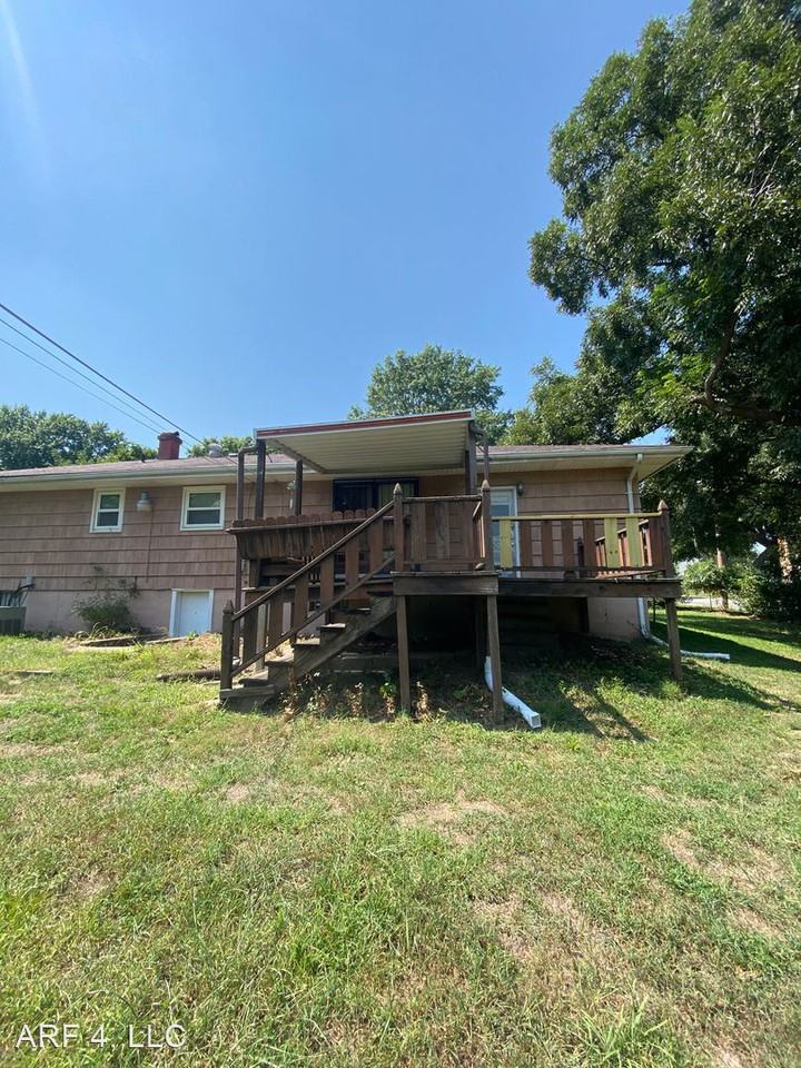 3617 Ditzler Ave - Photo 2 of 9