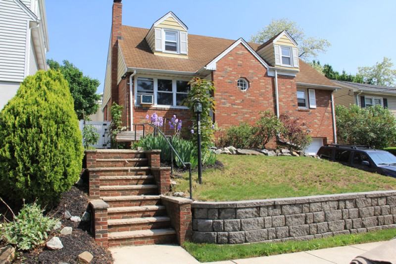 154 13th St - Photo 2 of 9