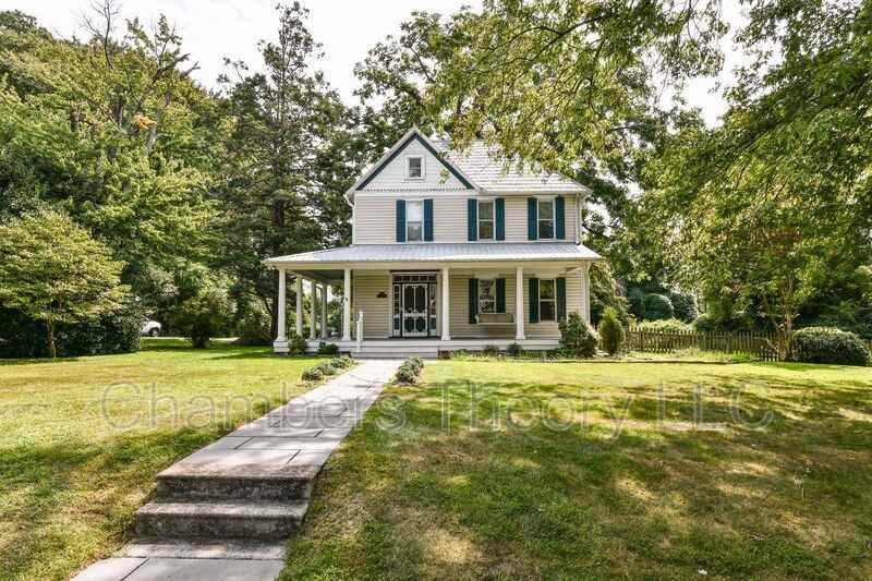 2415 Sandburg St - Photo 2 of 36