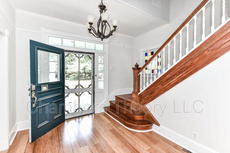 2415 Sandburg St - Photo 4 of 37