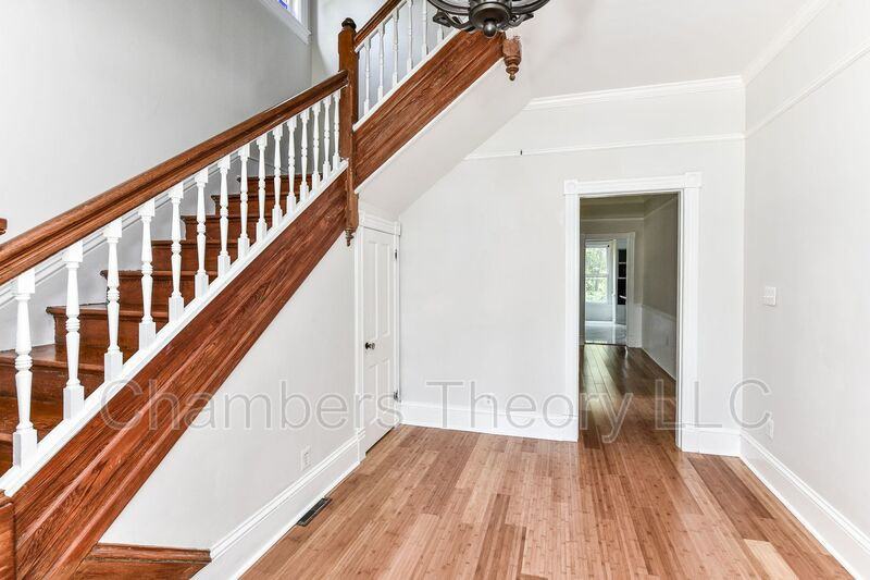 2415 Sandburg St - Photo 5 of 37