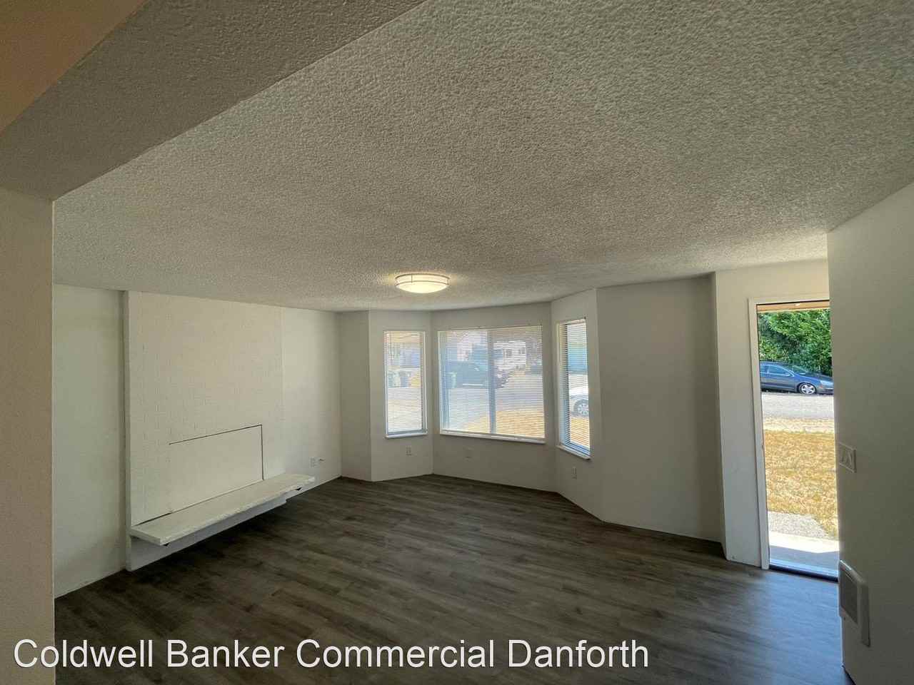 17504 9th Ave E - Photo 2 of 9