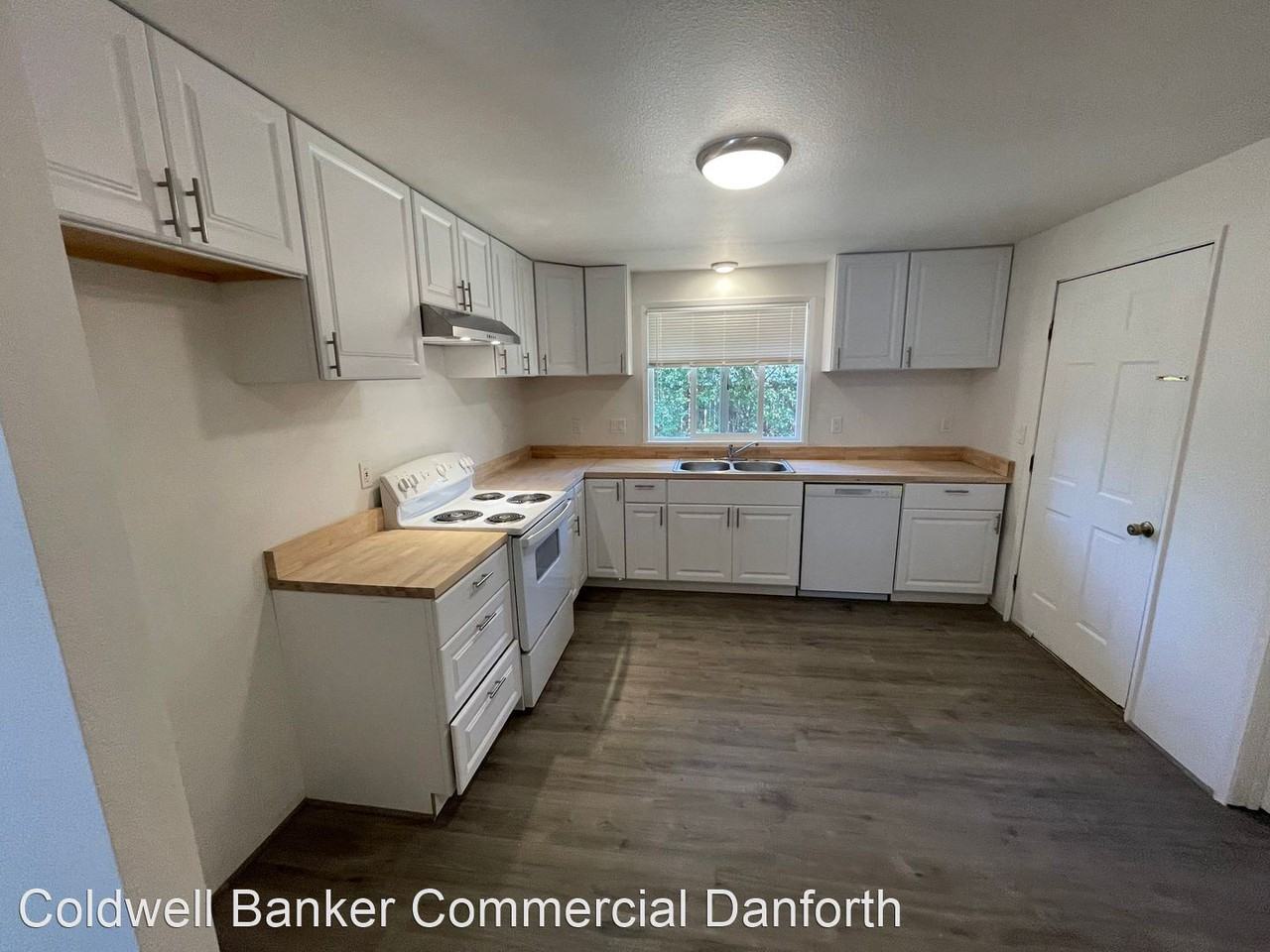 17504 9th Ave E - Photo 3 of 9