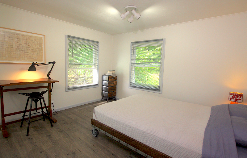 5377 Bates Rd - Photo 3 of 10