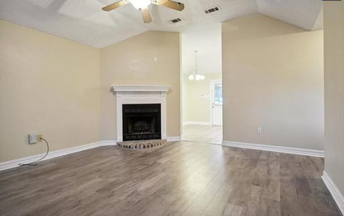 17764 Nine Oaks Ave - Photo 2 of 12