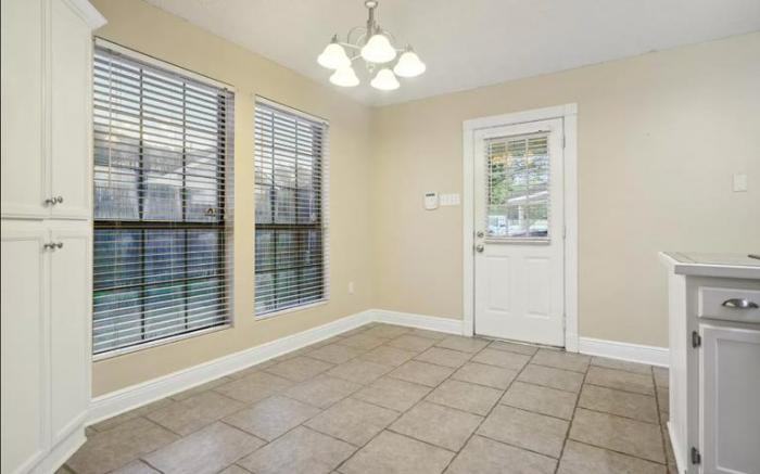 17764 Nine Oaks Ave - Photo 3 of 12