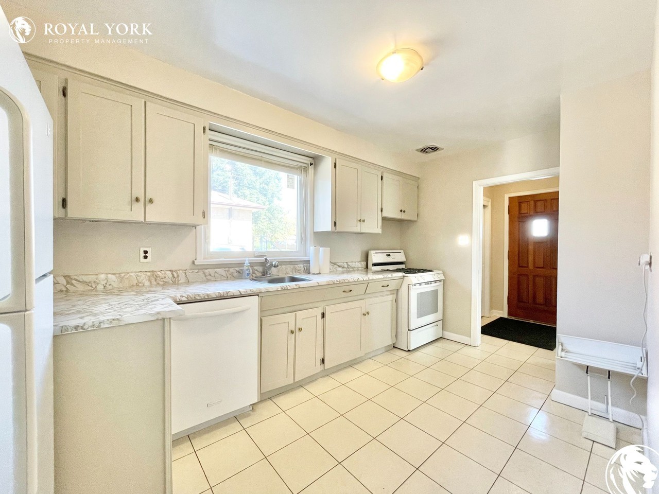 1524 Lakemount St - Photo 2 of 43