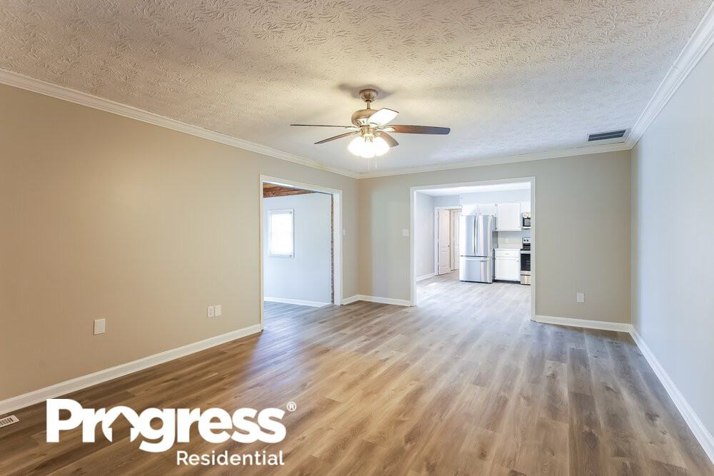 1567 Woodside Dr - Photo 3 of 16