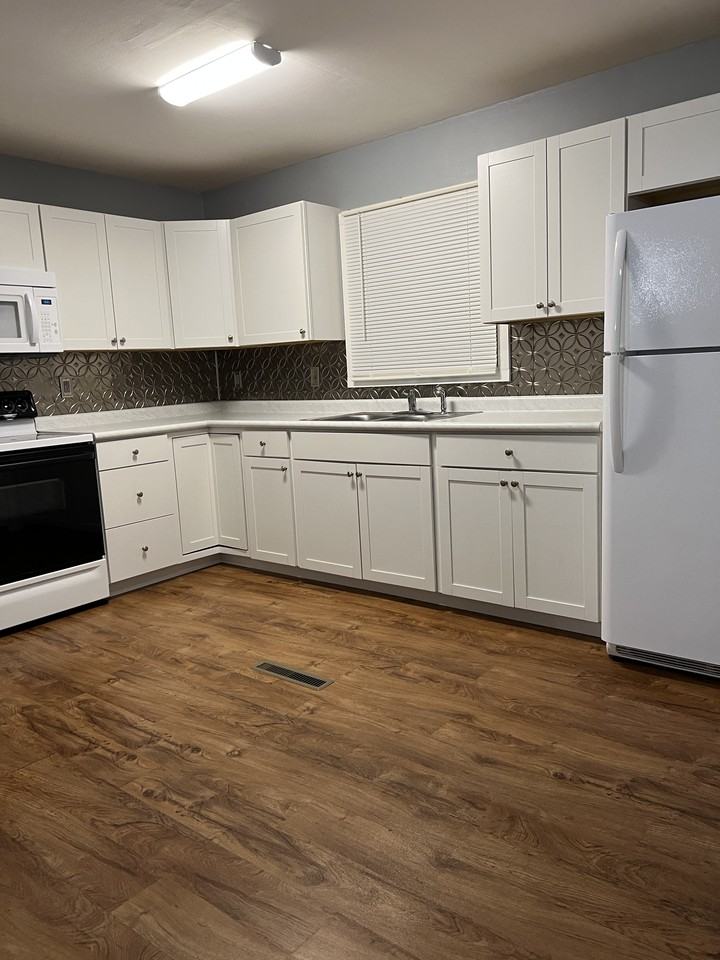 1891 Cherrywood Ln - Photo 2 of 9