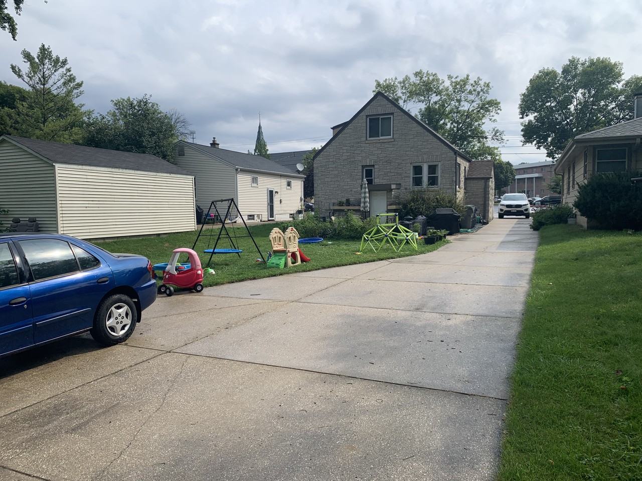 3269 S 95th St - Photo 2 of 22