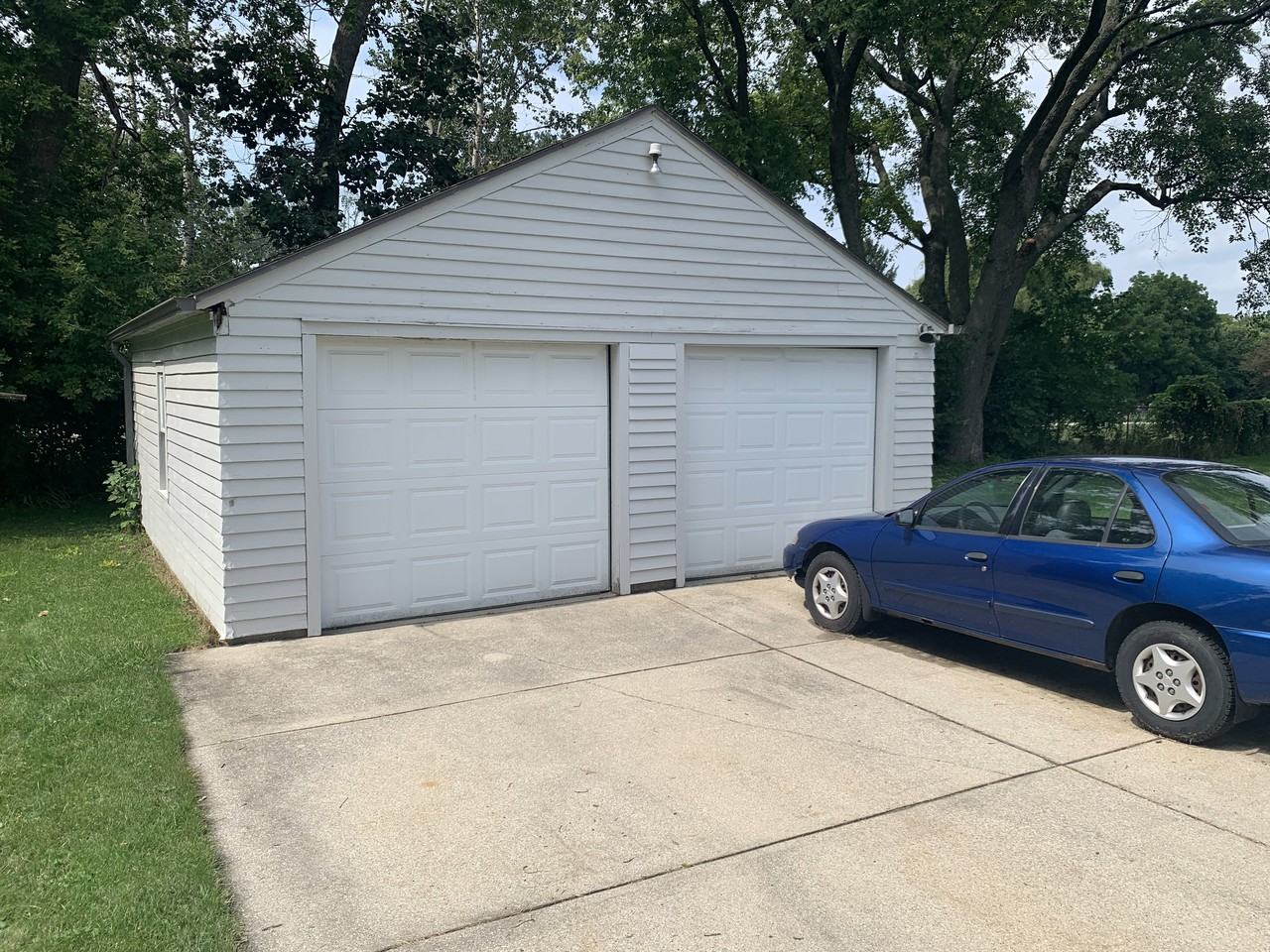 3269 S 95th St - Photo 3 of 22