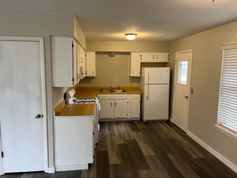 1203 Reynolds Ave - Photo 3 of 11