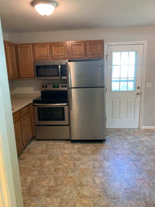 139 S Main St - Photo 2 of 13