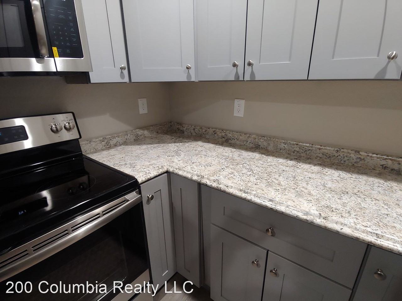 1208 Dallas St - Photo 2 of 15