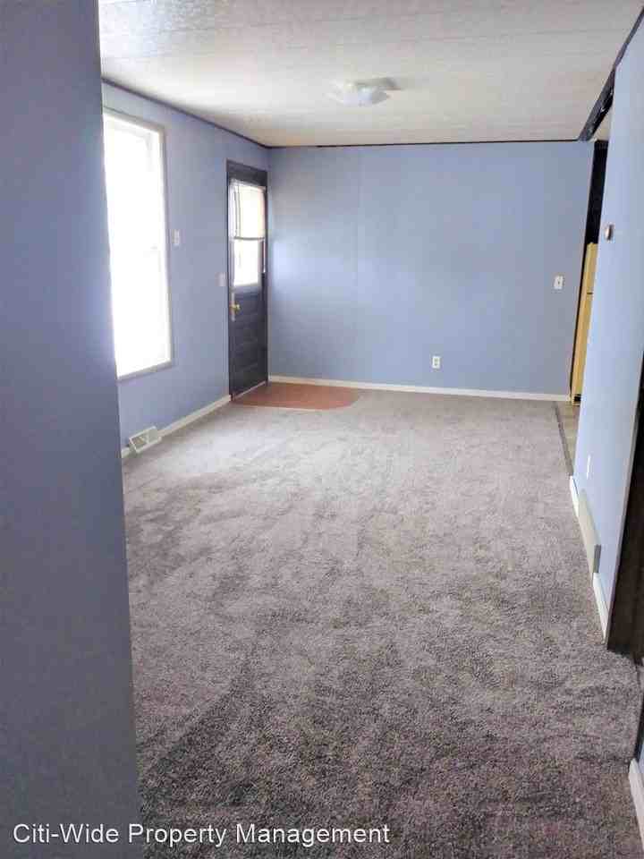 18 4th Ave SE - Photo 2 of 6