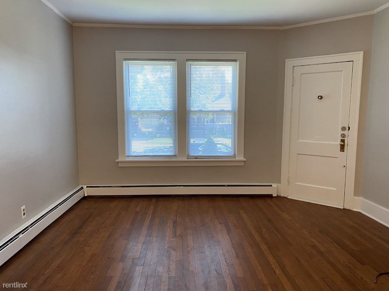 1127 Beaconsfield Ave - Photo 2 of 11