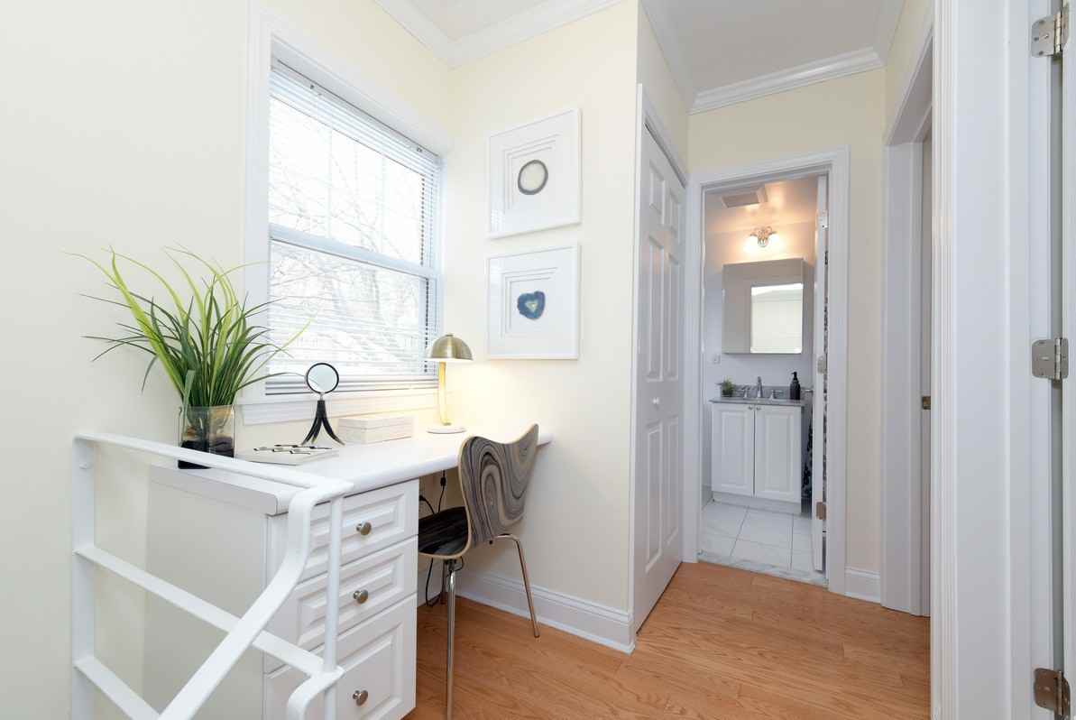 139 Thornton Rd - Photo 6 of 9