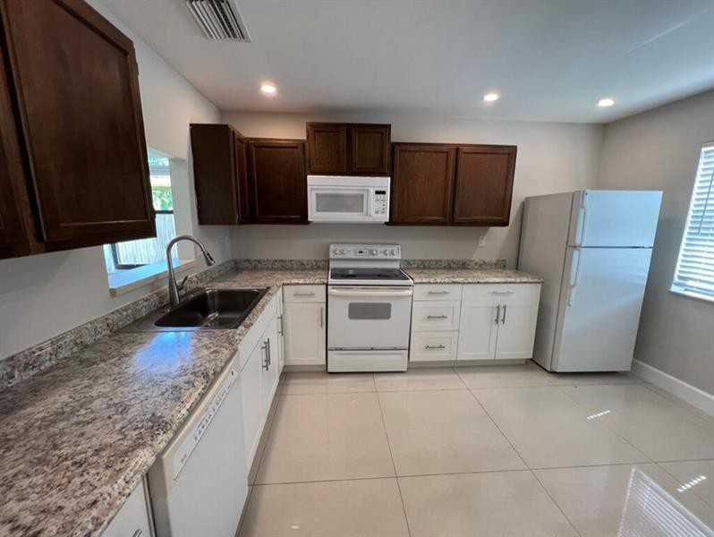 3146 North Dixie Highway - Photo 2 of 7