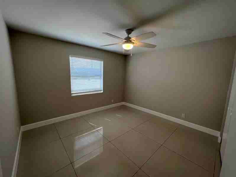 3146 North Dixie Highway - Photo 3 of 7