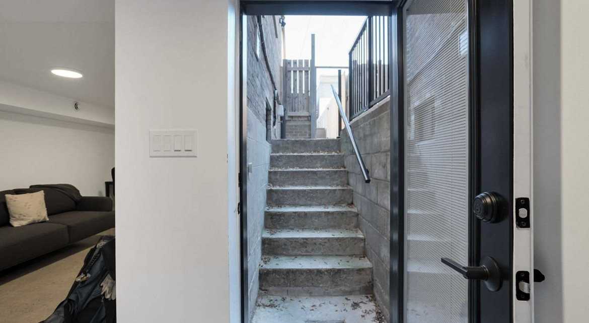 213 Beatrice Street - Photo 2 of 18