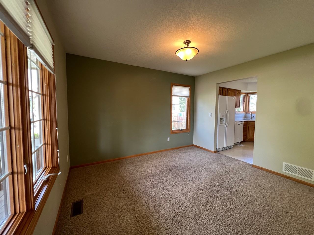 15104 Hawthorn Dr #1 - Photo 5 of 18