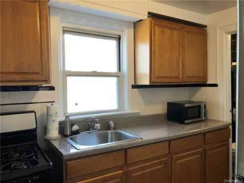 452 Howe Ave #2 - Photo 3 of 5