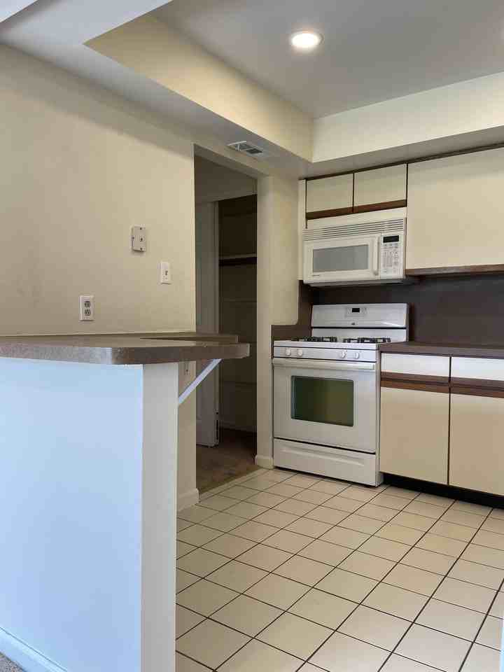 Normandie Square 2697 Baseline Road - 102 #102 - Photo 3 of 21